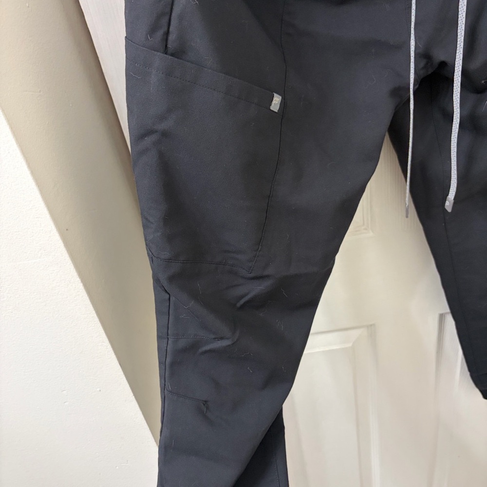 Fabletics Scrub Set - Picture 7 of 12